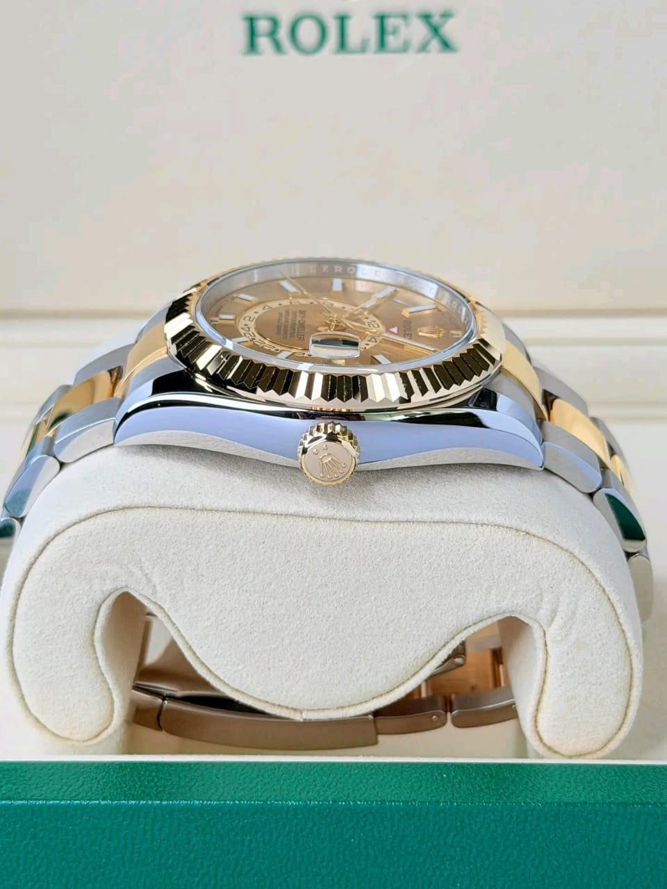 Rolex Sky-Dweller 336933 Fluted Bezel & Crown Side Profile – Gents Gold Rolex Watches