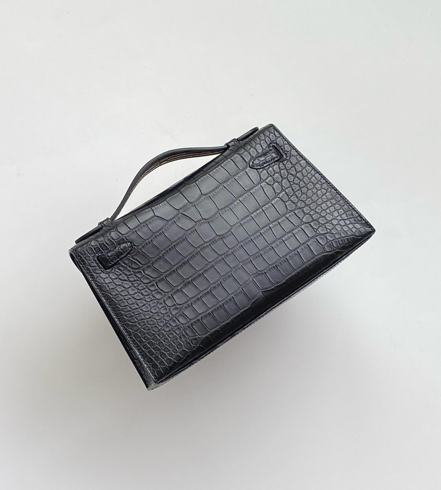 Hermès Kelly Pochette Black Matte Alligator Back Panel PHW