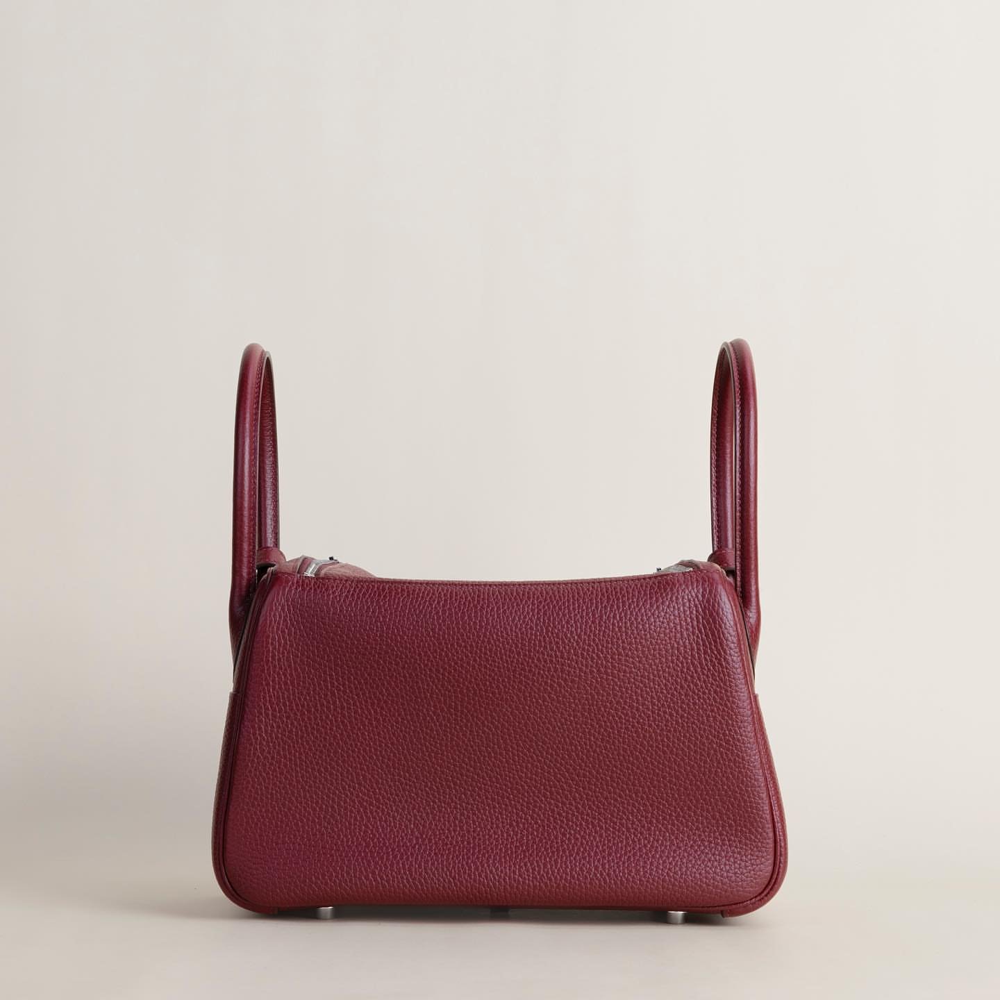 Hermès Lindy 26cm Rouge H Back Panel Clean Structure