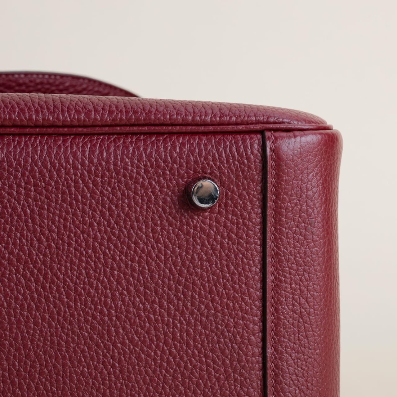 Hermès Lindy 26cm Rouge H Protective Feet Bottom Detail