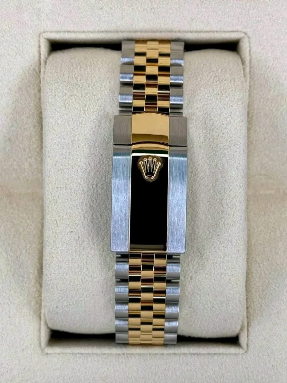 Rolex Datejust 126333 Yellow Rolesor Clasp Detail