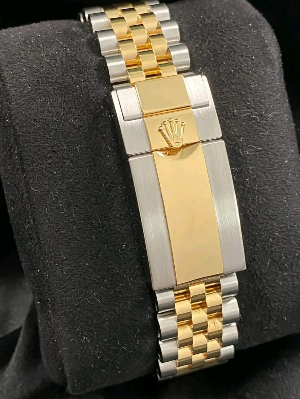 Rolex Land Dweller Watch Alternative – 2024 Rolex GMT-Master II “Zombie” 126713GRNR Yellow Gold Rolesor Jubilee Full Set - Image 9