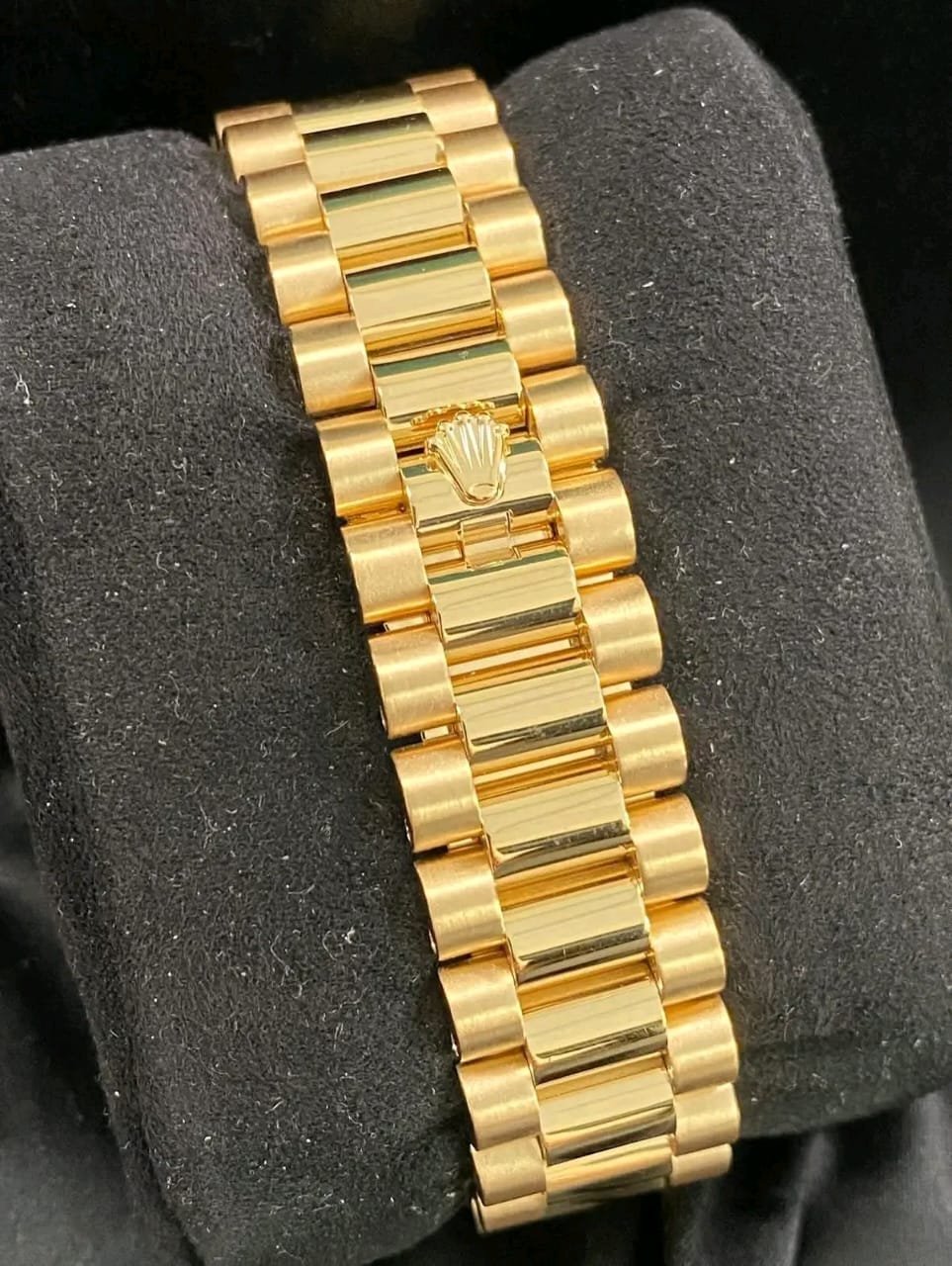 Rolex Day-Date 118238 President Clasp Detail
