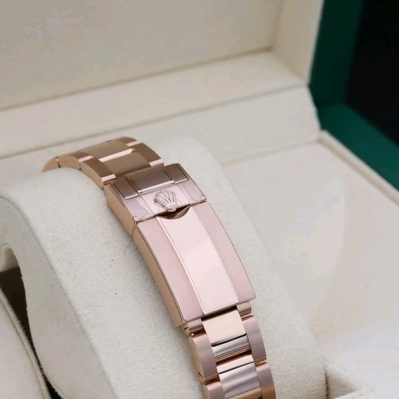 Rolex Daytona 126505 Clasp Detail