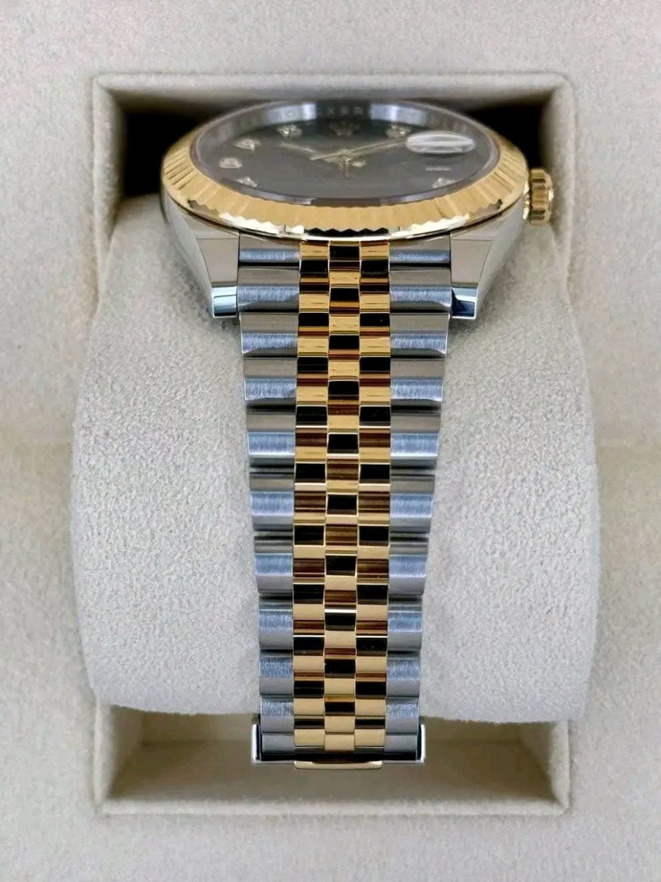 Rolex Datejust Fluted Yellow Gold Bezel Close-Up