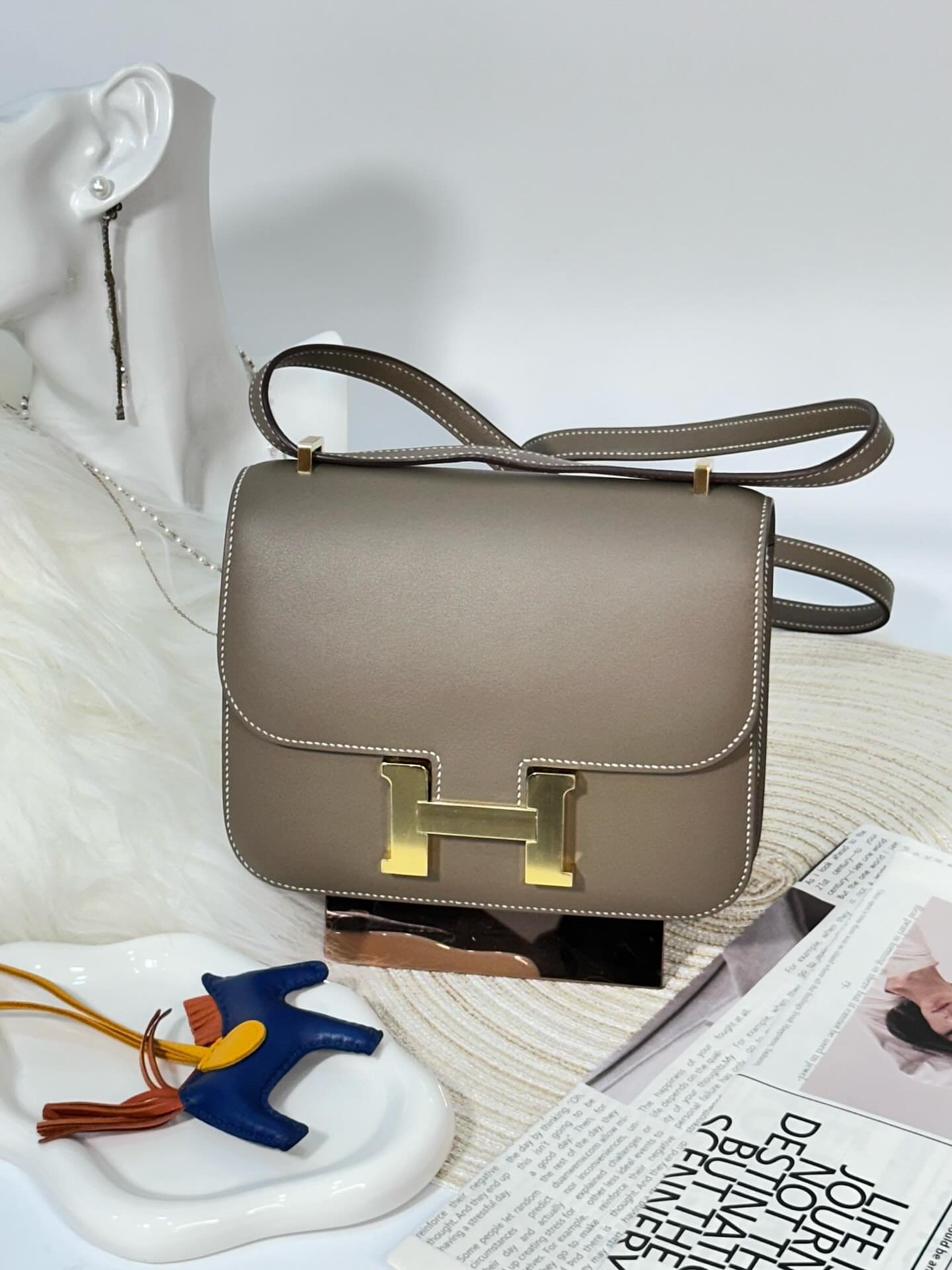 Hermès Constance 19 Gold Swift Front H Clasp Iconic hermes swift leather