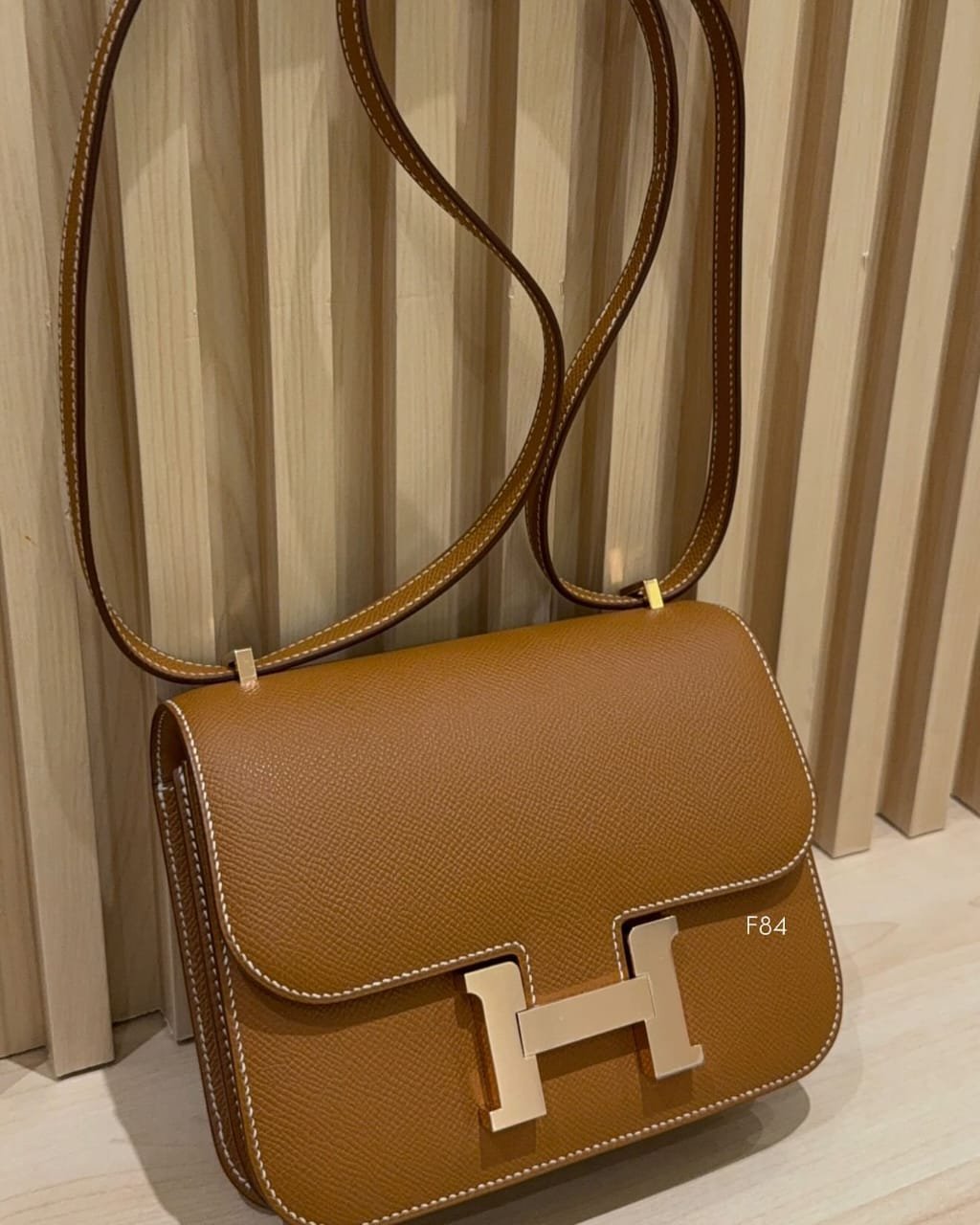 hermes mini Constance 18 Rose Gold H Clasp Detail