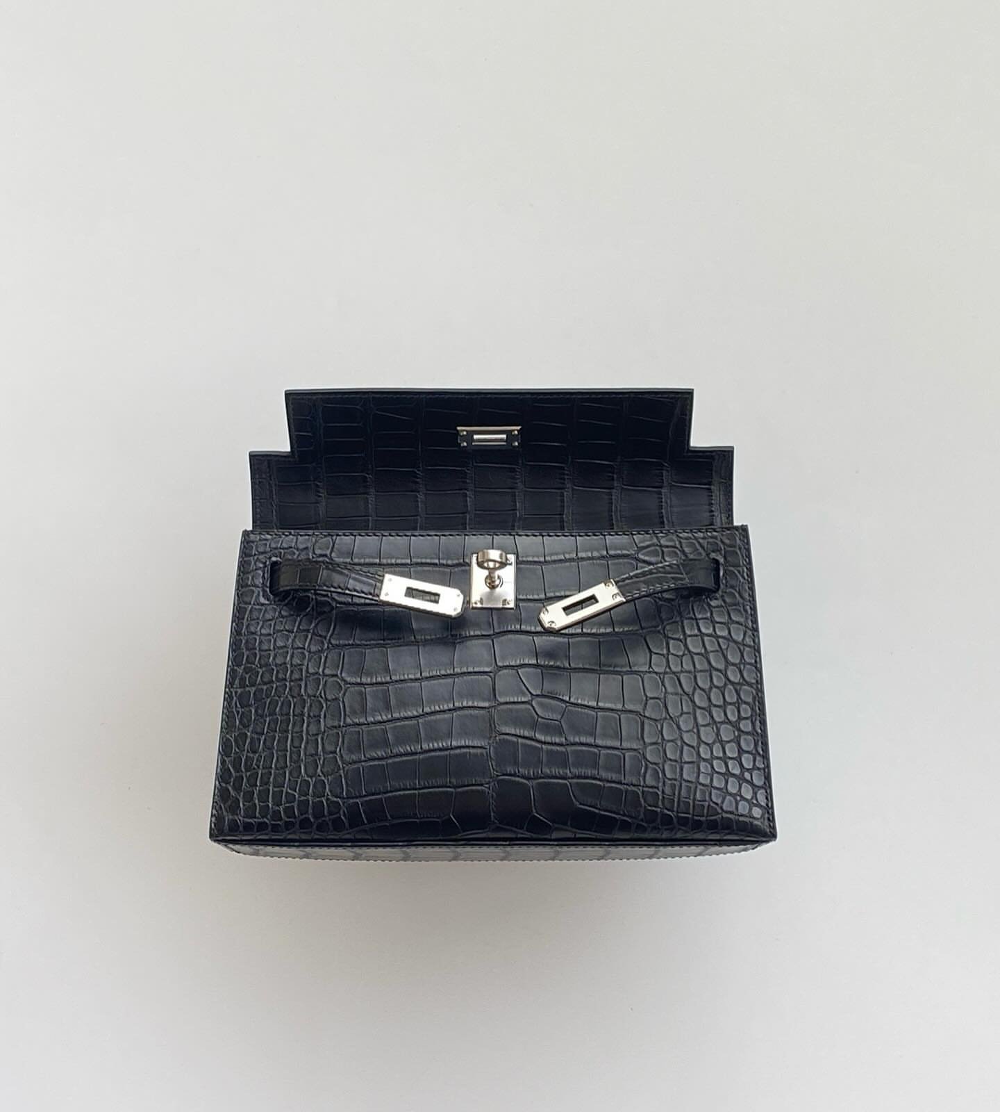Hermès Kelly Pochette PHW Silver Hardware Close-Up Detail hermes kelly