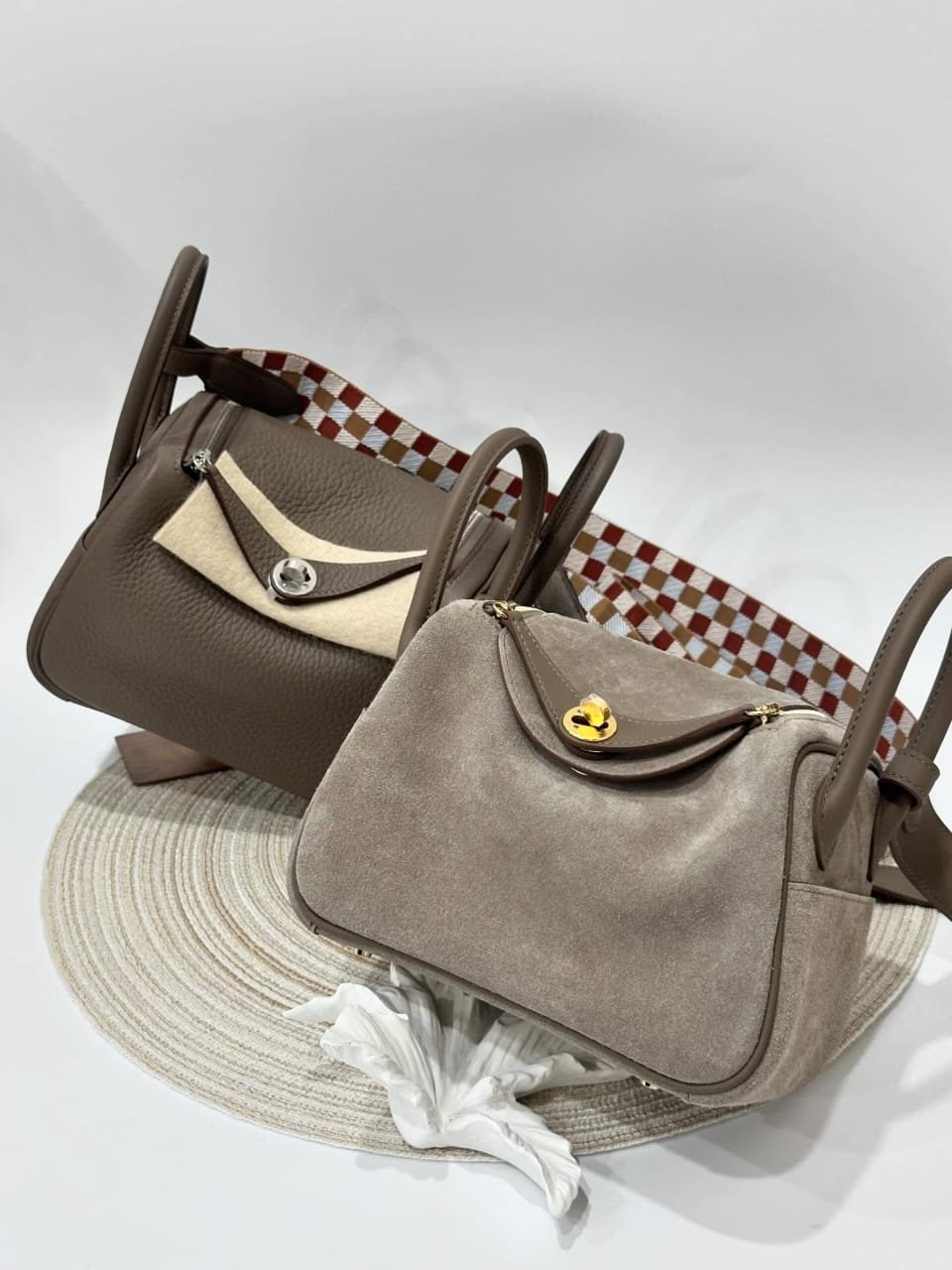 Hermès Mini Lindy 18 Gold vs Silver Hardware Detail Comparison ysl handbag shoulder