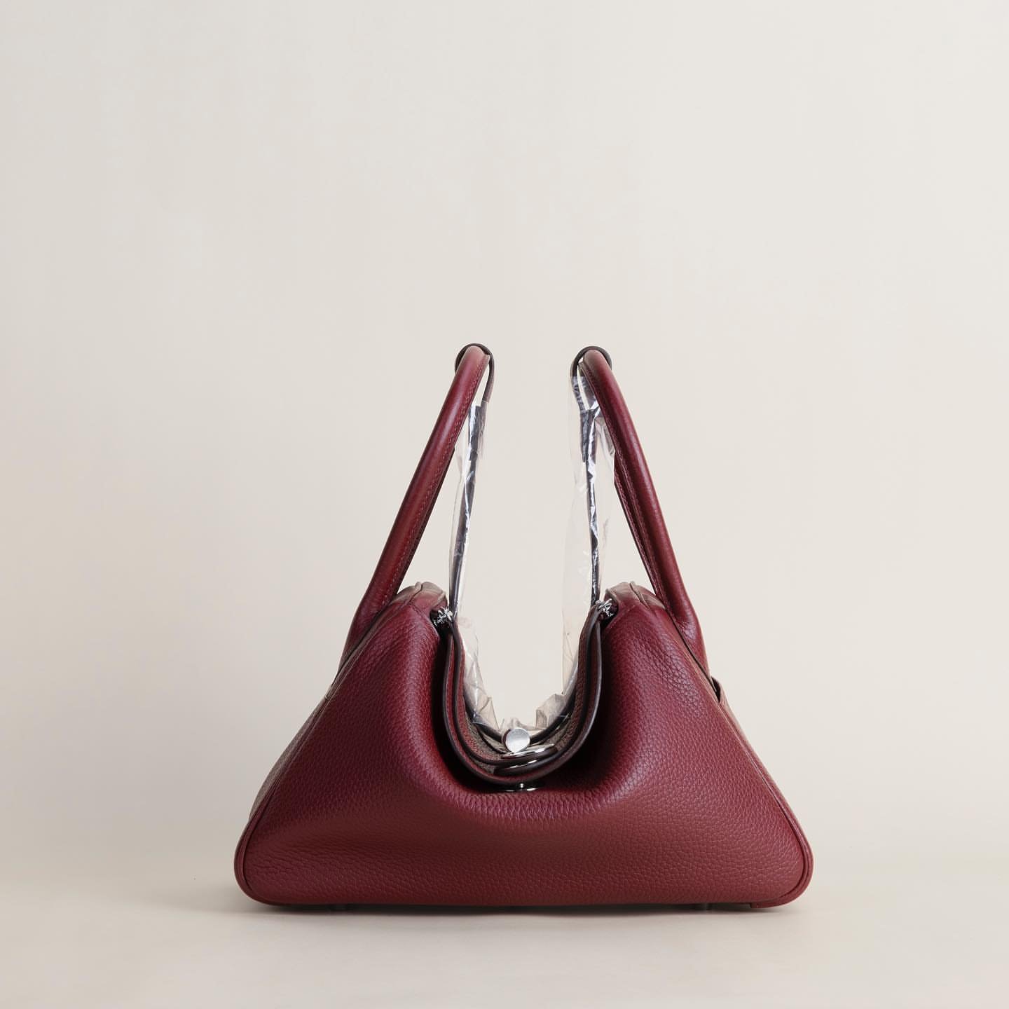 Hermès Lindy 26cm Rouge H Satchel Lifestyle Shoulder Carry