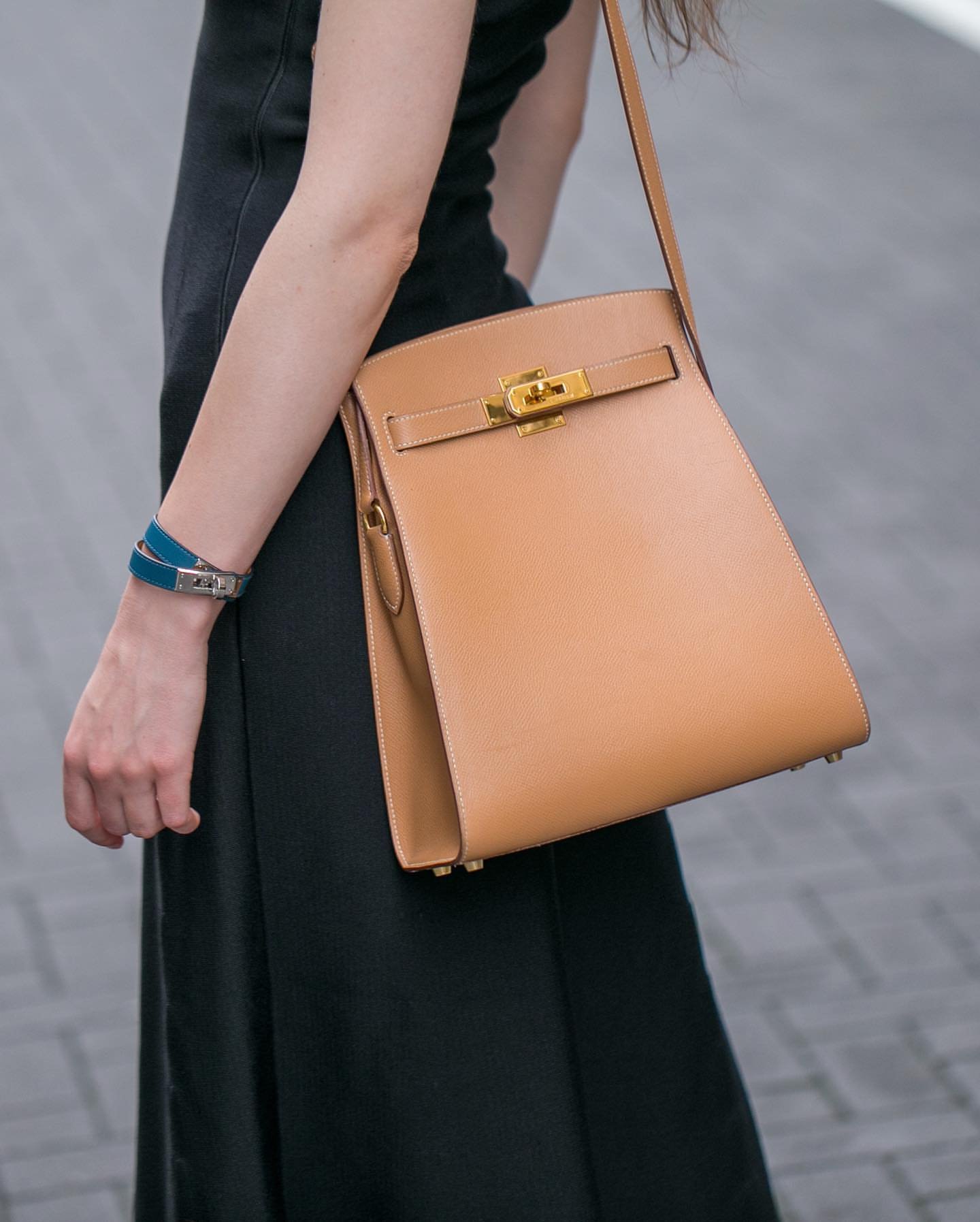 Hermès Kelly Sport MM Gold Courchevel Lifestyle Active Carry