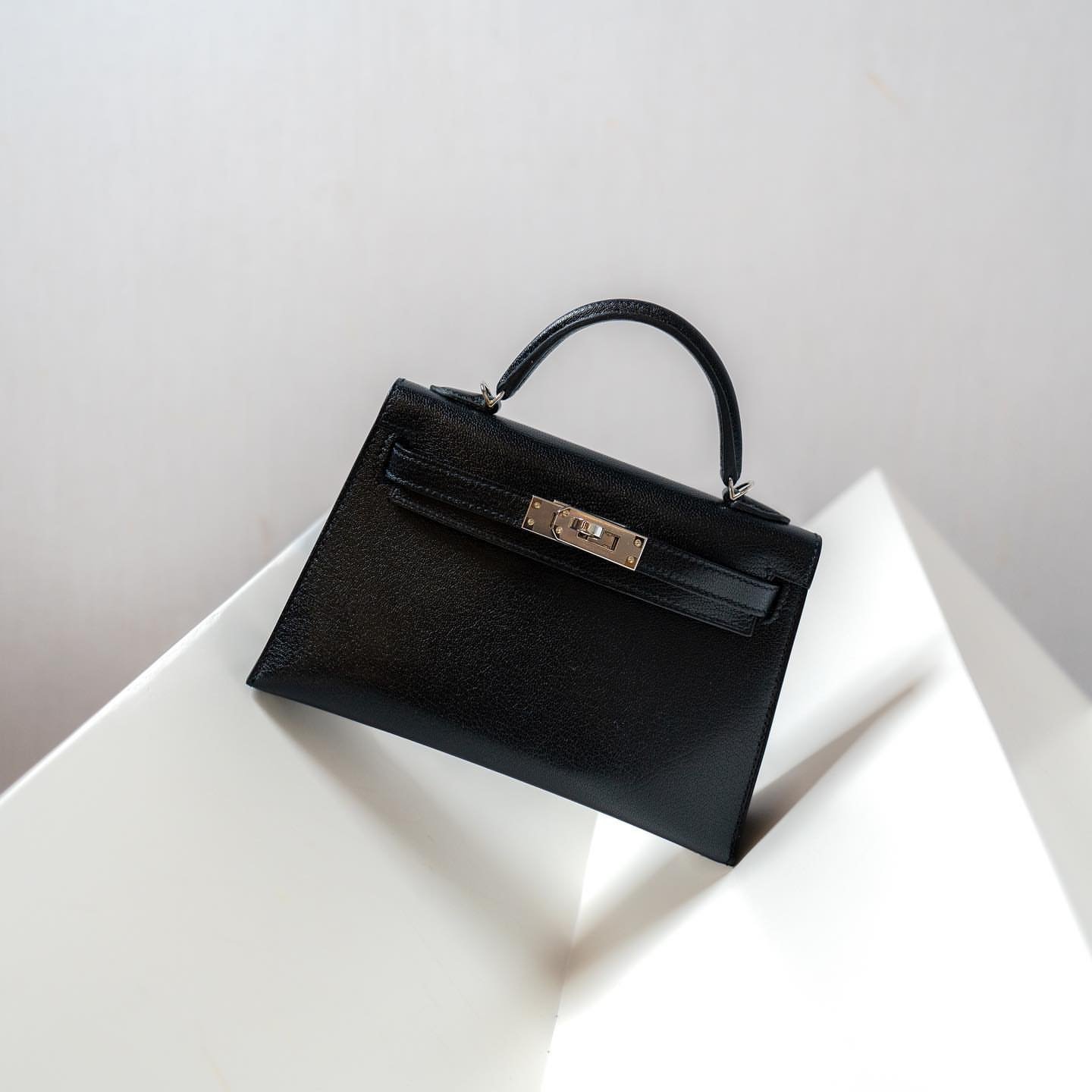 Black Chèvre Mini Kelly II GHW Grainy Texture Gold