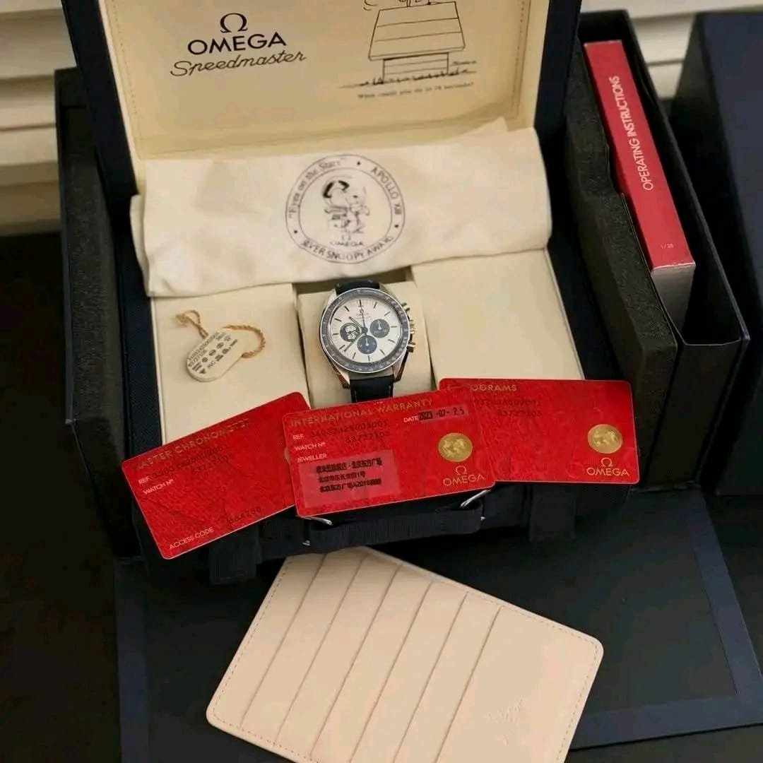 2023 Omega Speedmaster Silver Snoopy Full Set with Box and Papers