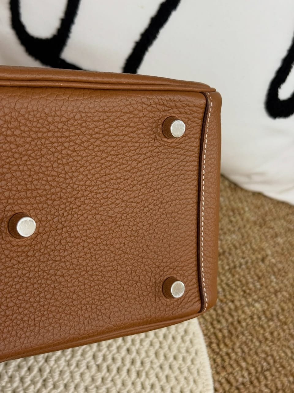 Hermès Lindy 26 Gold Right Bottom Gold Foot Detail