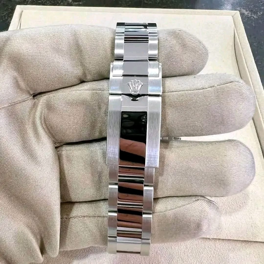 Rolex GMT-Master II Pepsi Oyster Bracelet Detail