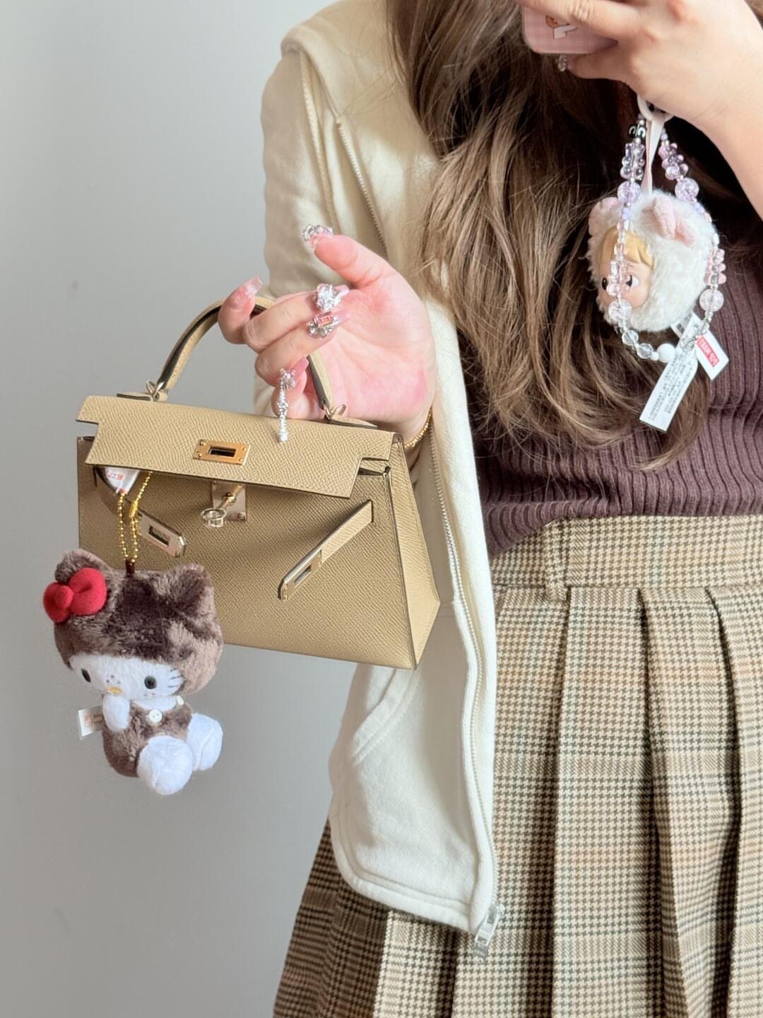 Hermès Mini Kelly II Milk Tea Side Profile 1C Gold Structured