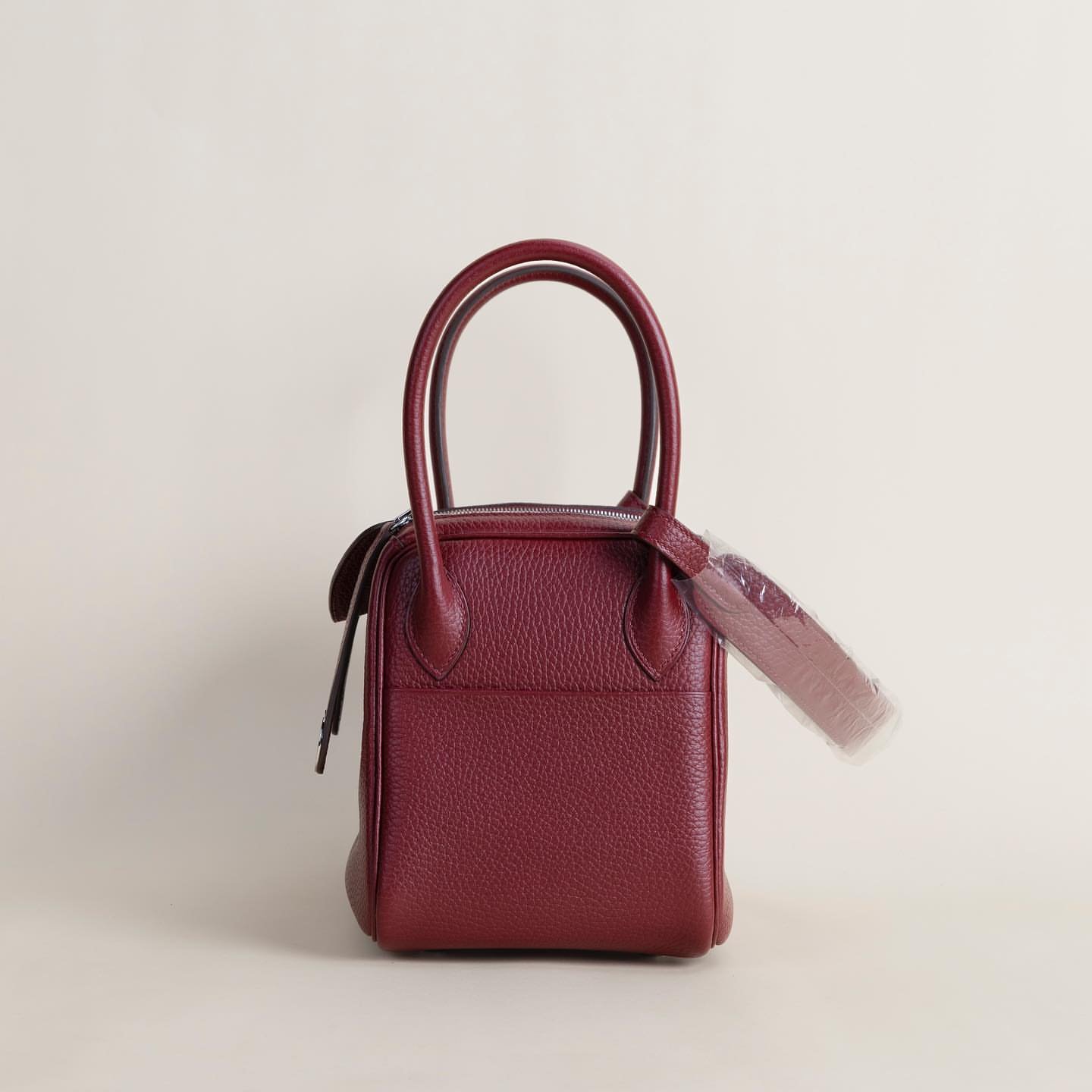 Hermès Lindy 26cm Rouge H Perfect Satchel Side Silhouette