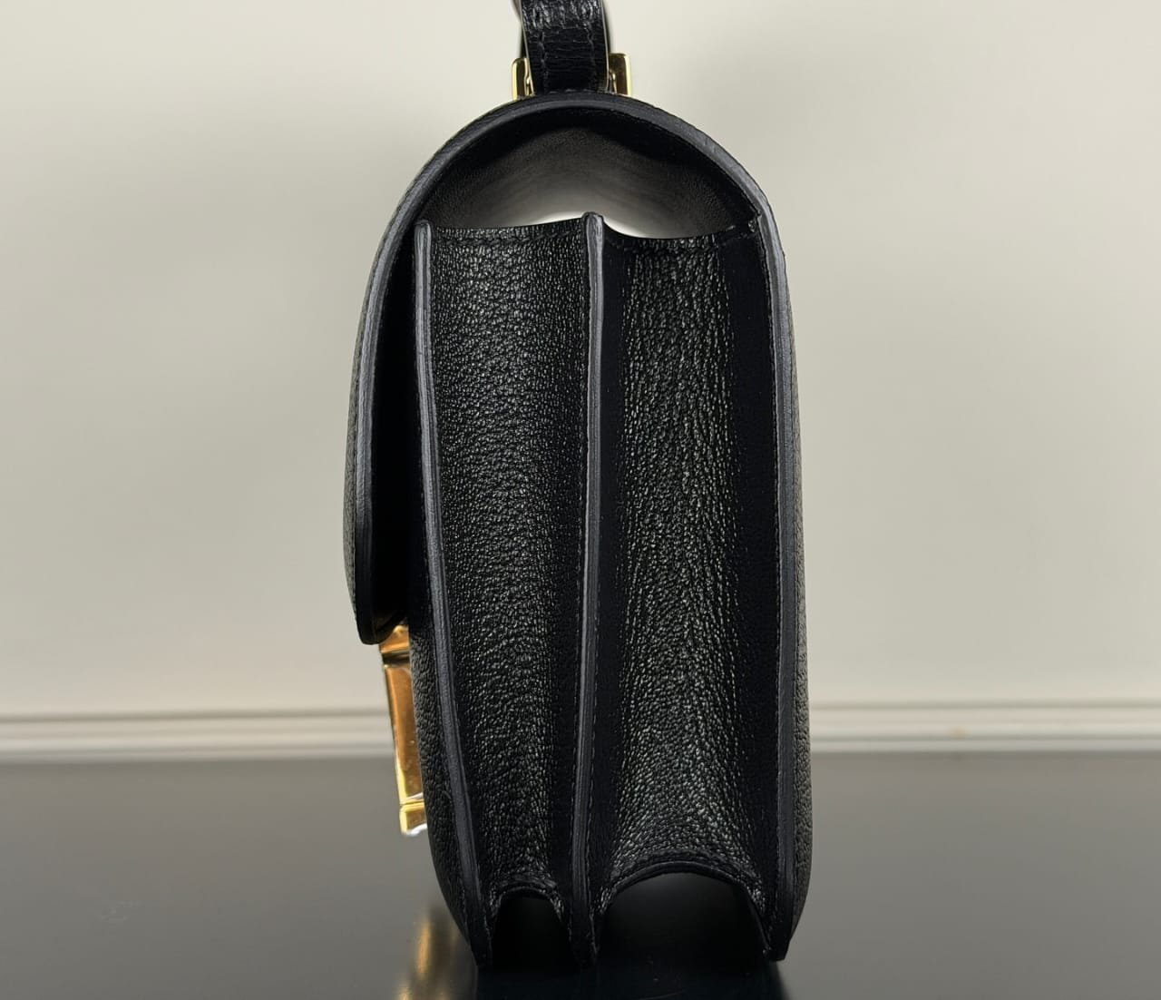 Hermès Constance 18 Black Left Side Profile Geometry