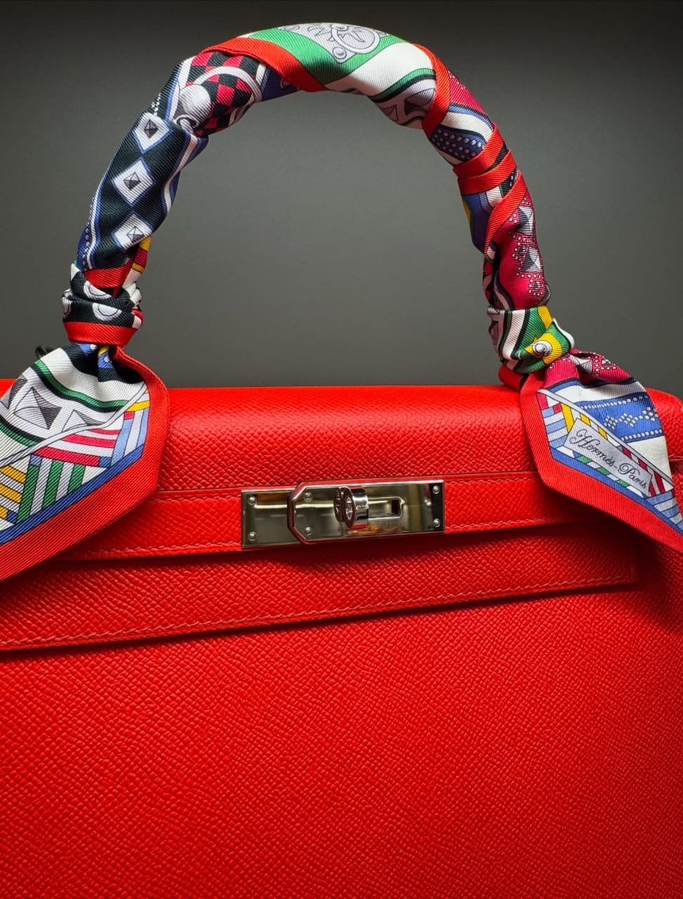 Hermès Kelly 25 Sellier Rouge de Coeur Stitching Close-Up PHW
