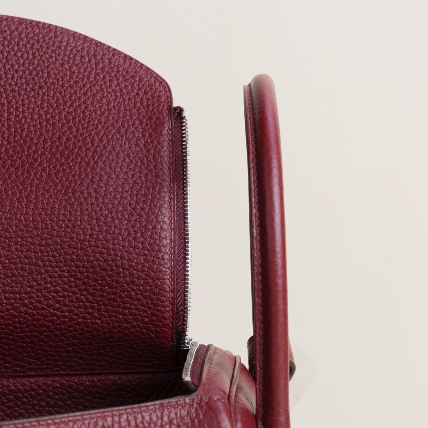 Hermès Lindy 26cm Rouge H Saddle Stitching Precision
