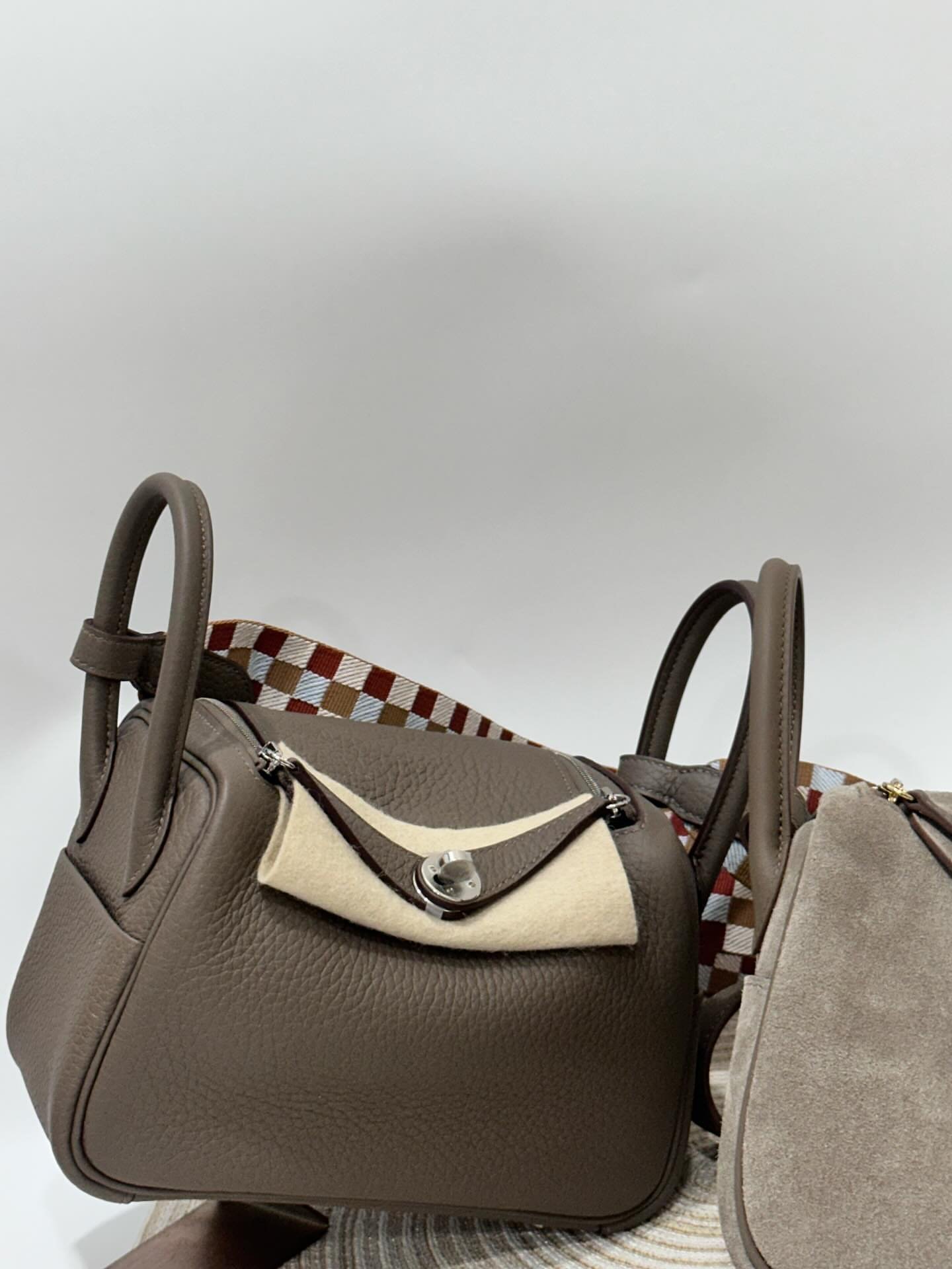 Hermès Mini Lindy 18 Dual Top Opening Interior Layout