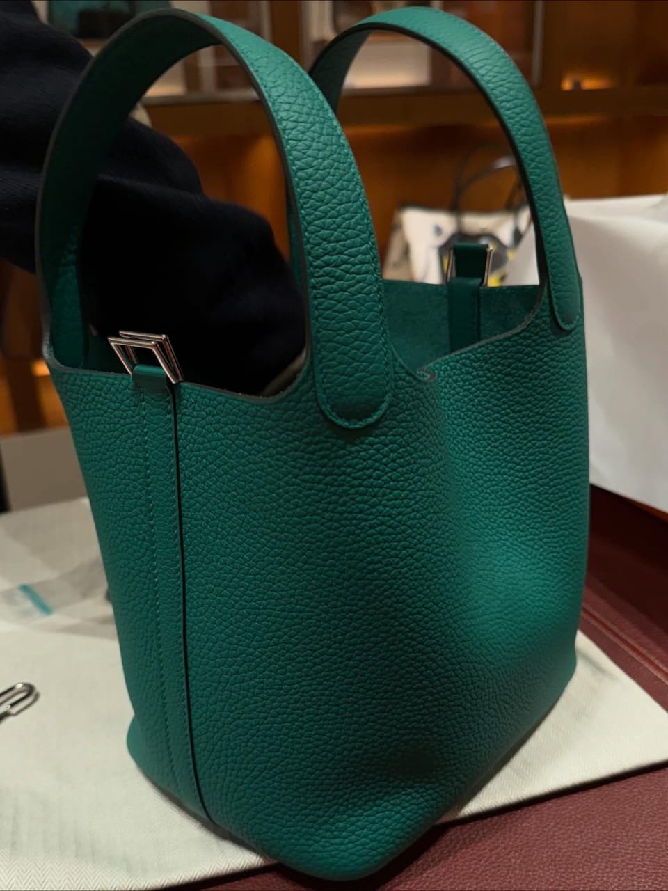 Hermès Picotin 18 New Top View Bucket Closure Detail
