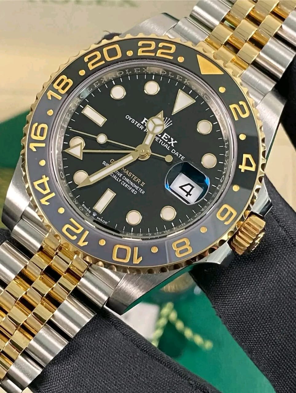 Rolex GMT-Master II “Zombie” Grey/Black Bezel Detail