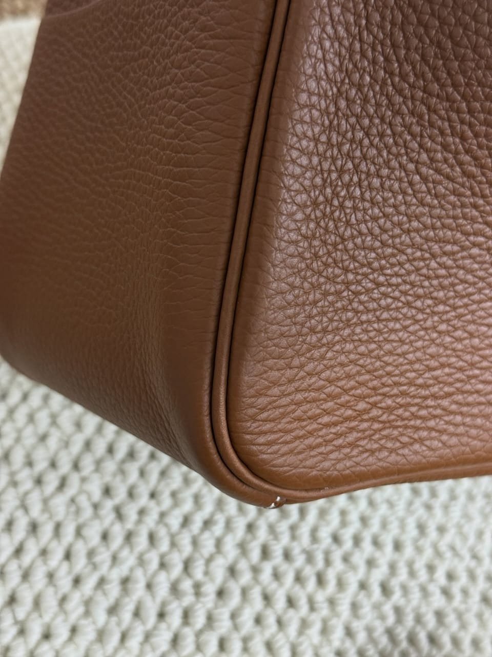 Hermès Lindy 26 Gold Protective Feet Gold Hardware