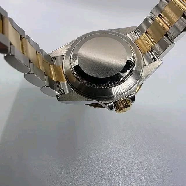 Rolex Submariner 16613LB Case Side Profile