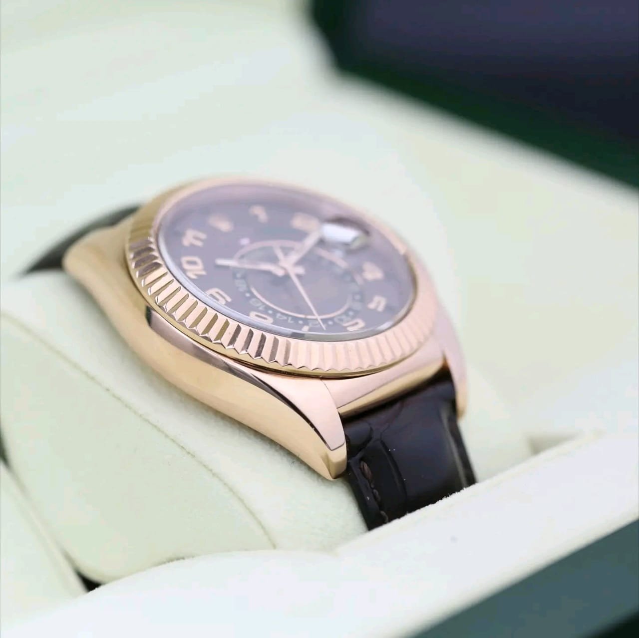 Rolex Sky-Dweller 326135 Case Side Profile