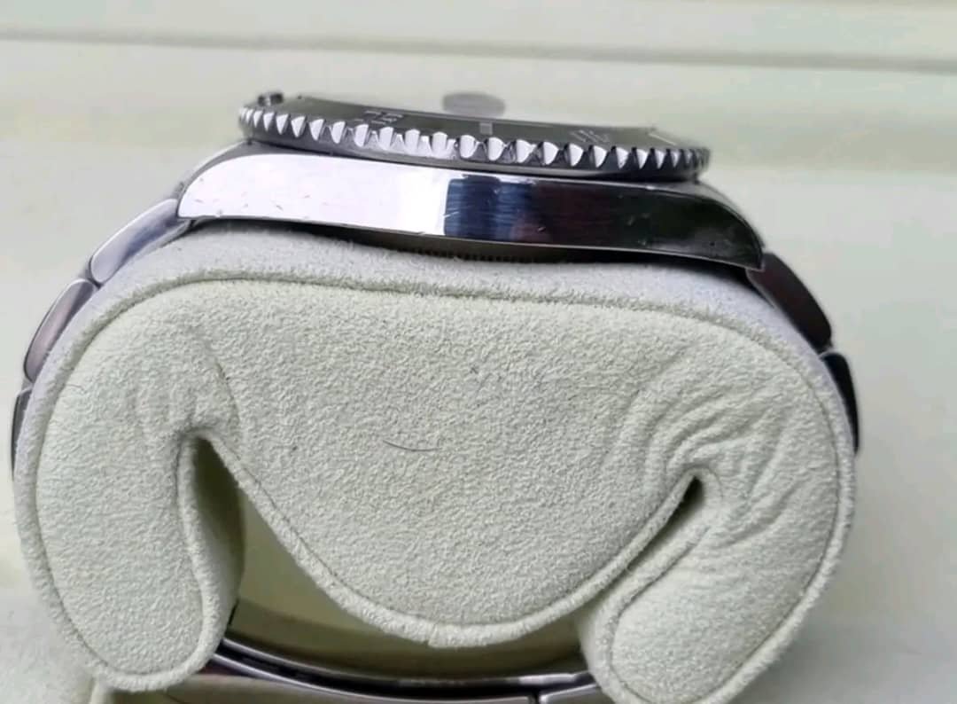 Rolex Sea-Dweller 16600 Case-Side & Crown Detail