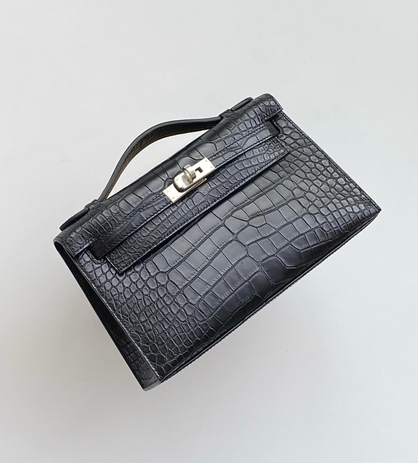 Hermès Kelly Pochette Black Matte Alligator Front Flap Closed PHW