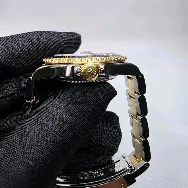 Rolex Submariner 16613LB Bluesy Two-Tone Yellow Gold 40mm V Serial 2011 Cert – Mens Gold Watch Luxury Vintage Rolex Diver - Image 6