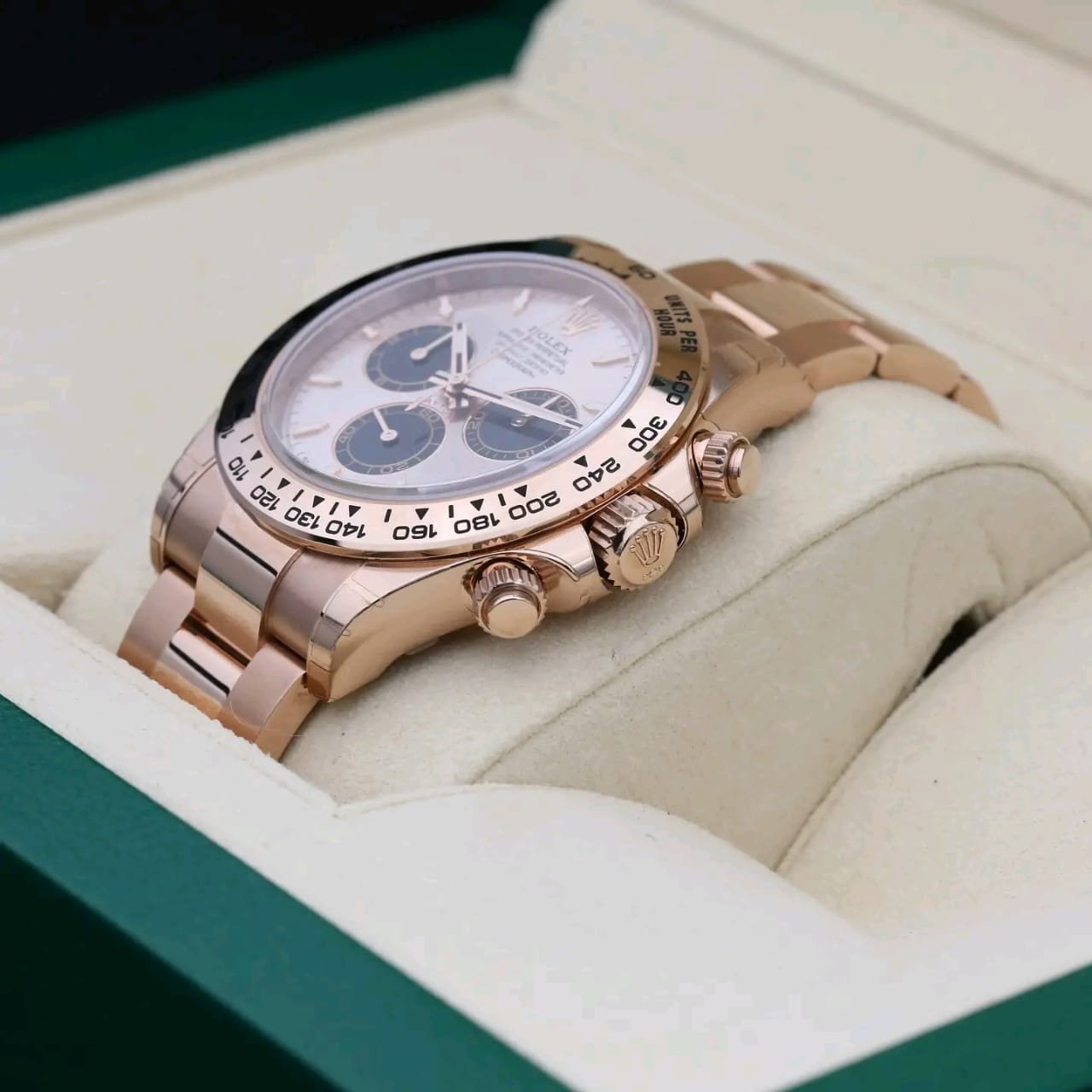 Rolex Daytona 126505 Crown & Pusher Detail