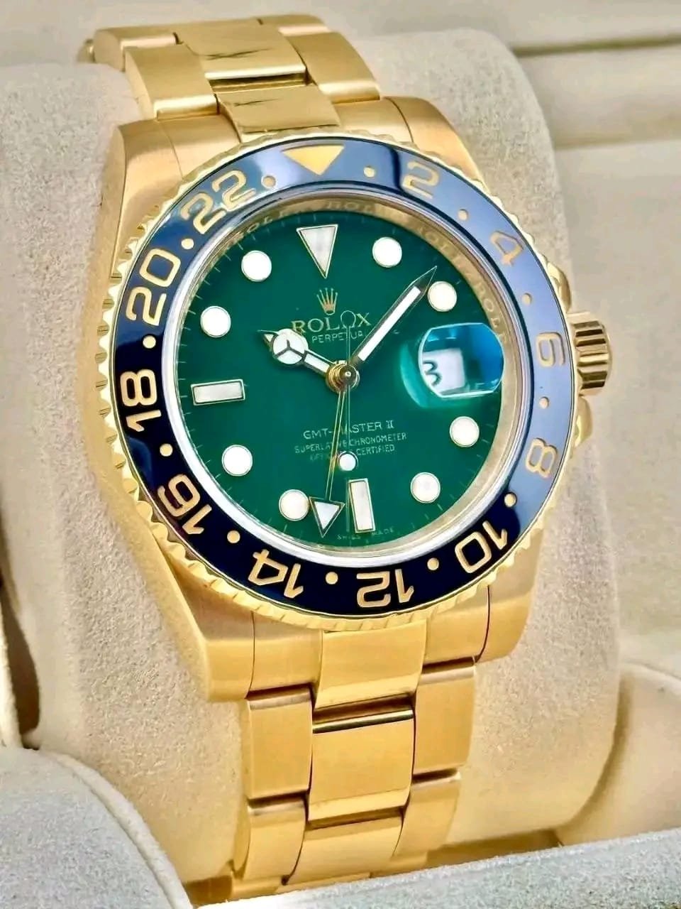 Rolex GMT-Master II 116718LN Green Dial Close-Up
