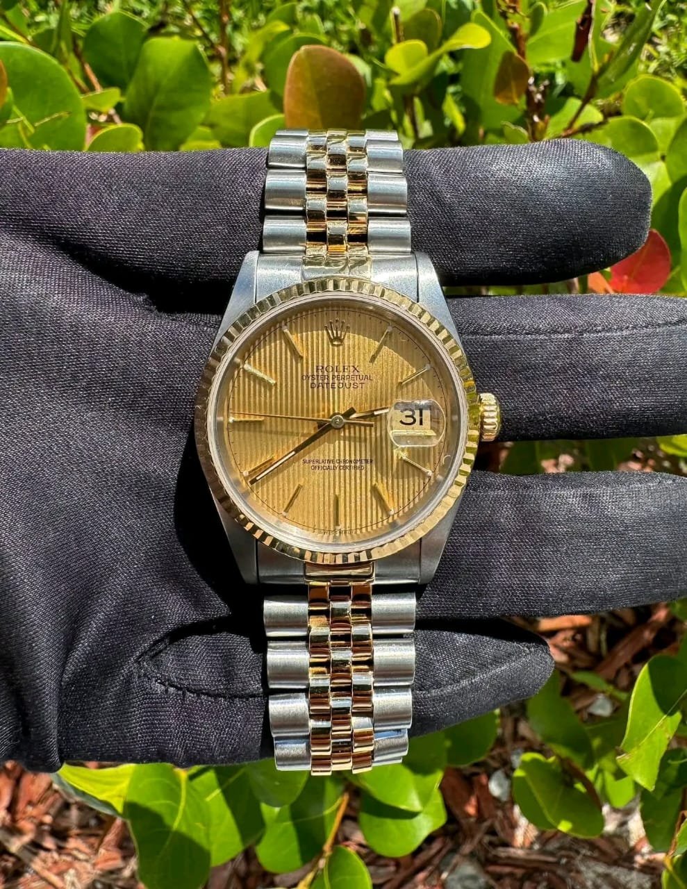 Rolex Datejust 16233 Fluted Bezel Close-Up mens yellow gold diamond watches