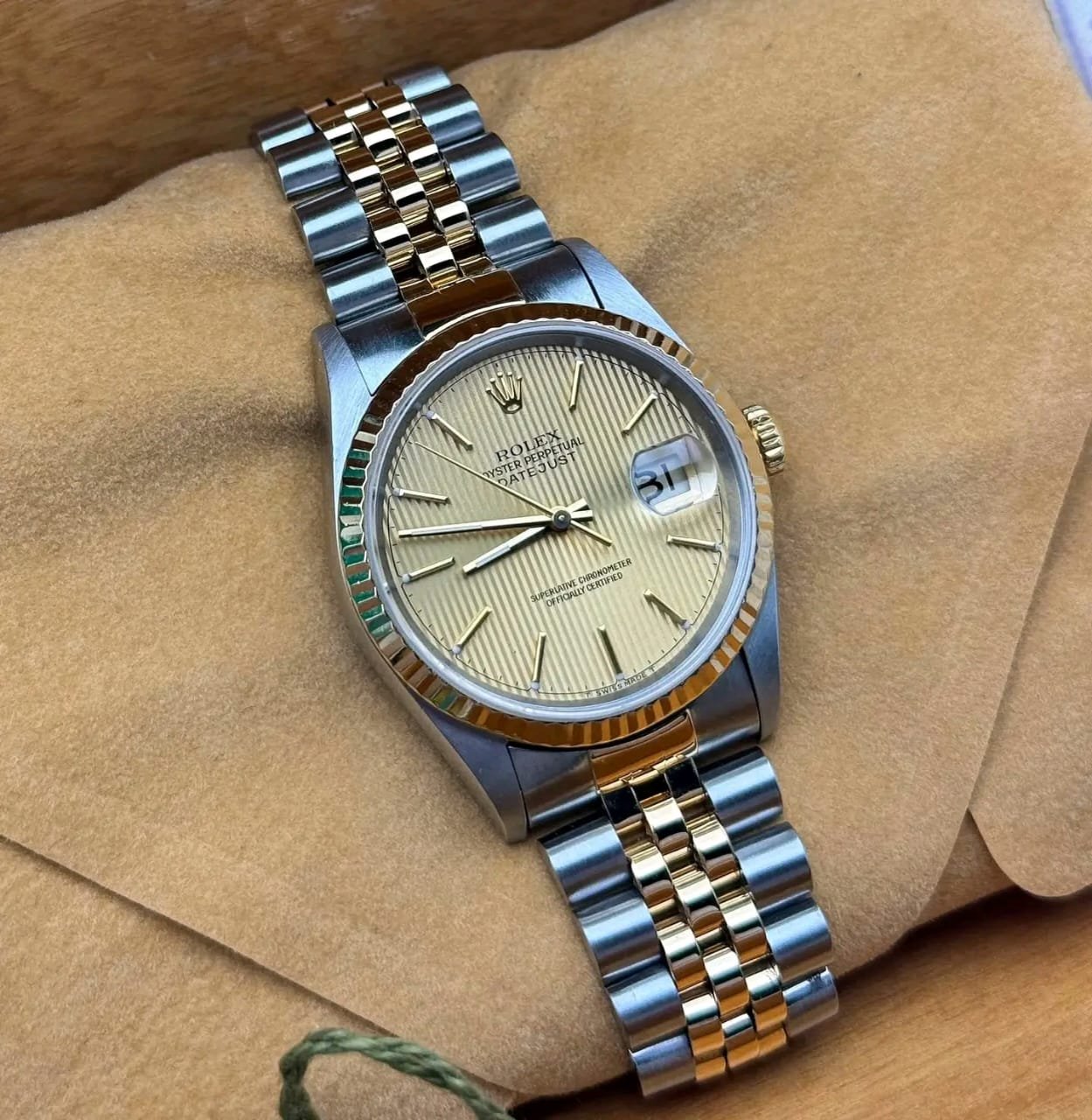 Rolex Datejust 1996 Champagne Tapestry Dial Two-Tone 18K Yellow Gold Jubilee Bracelet Full Set – Mens Yellow Gold Diamond Watches Rolex Alternative Luxury Vintage - Image 6
