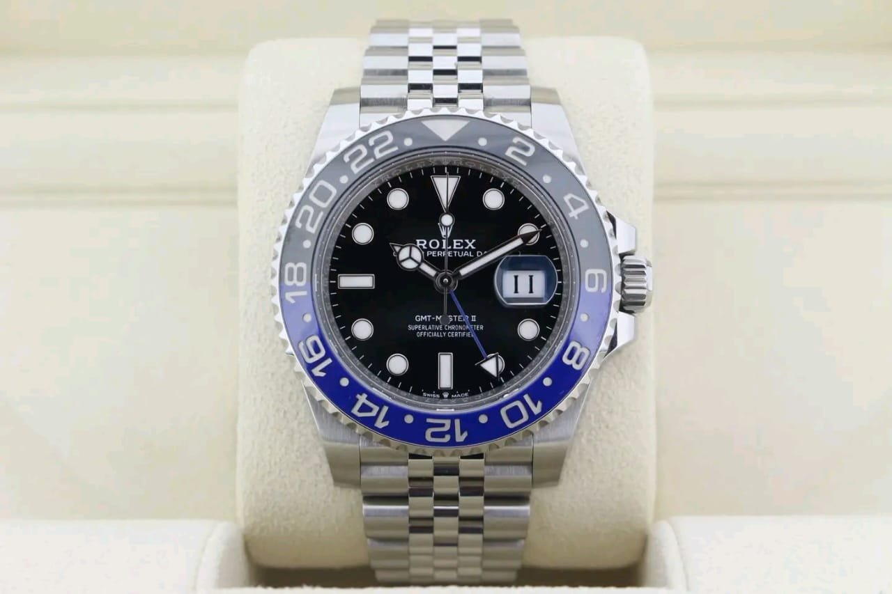 Rolex GMT-Master II Batgirl GMT Hand Detail