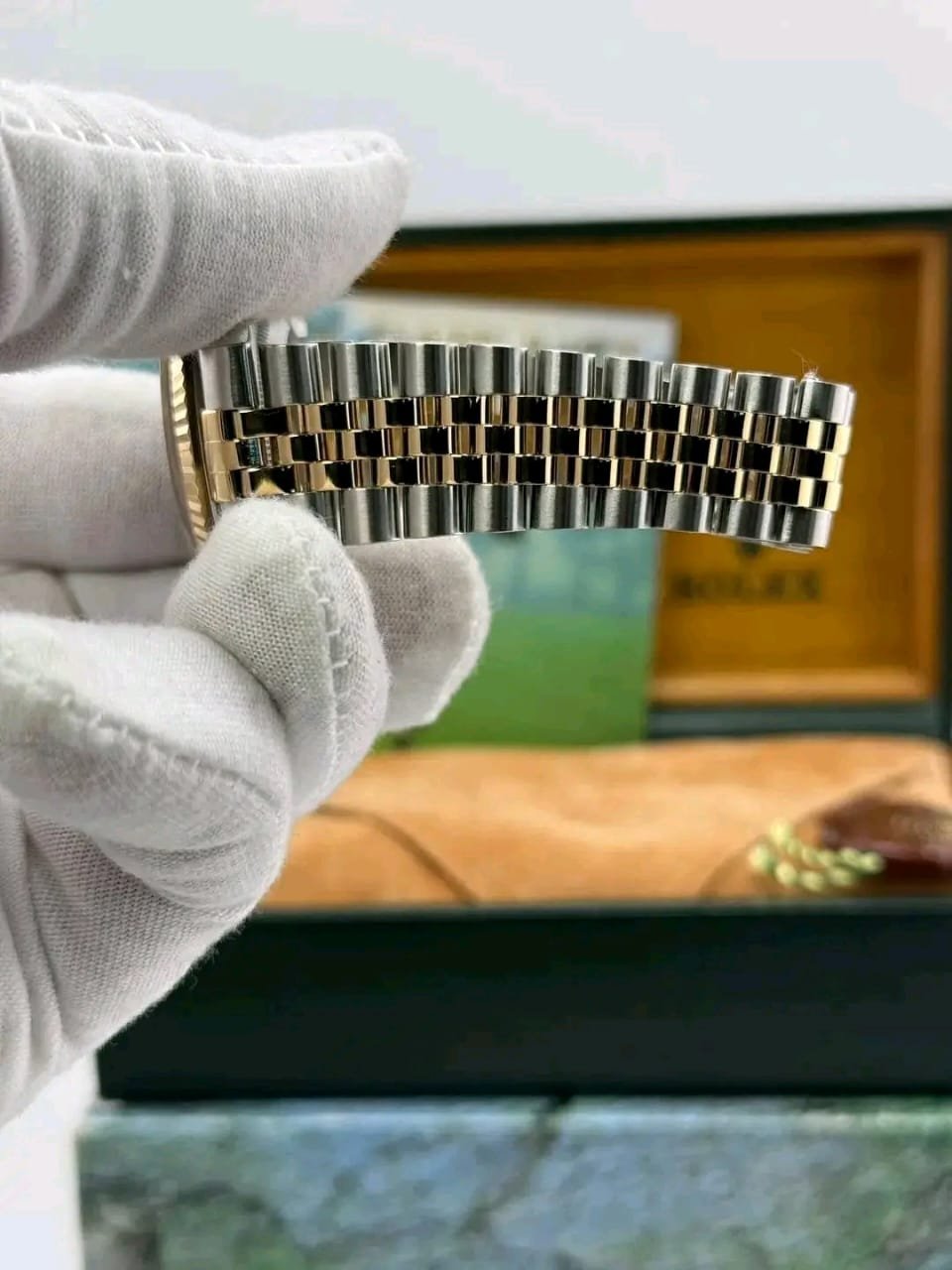Rolex Datejust 16233 Two-Tone Jubilee Bracelet Detail
