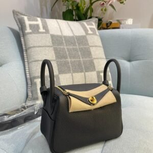 chained handbags​
