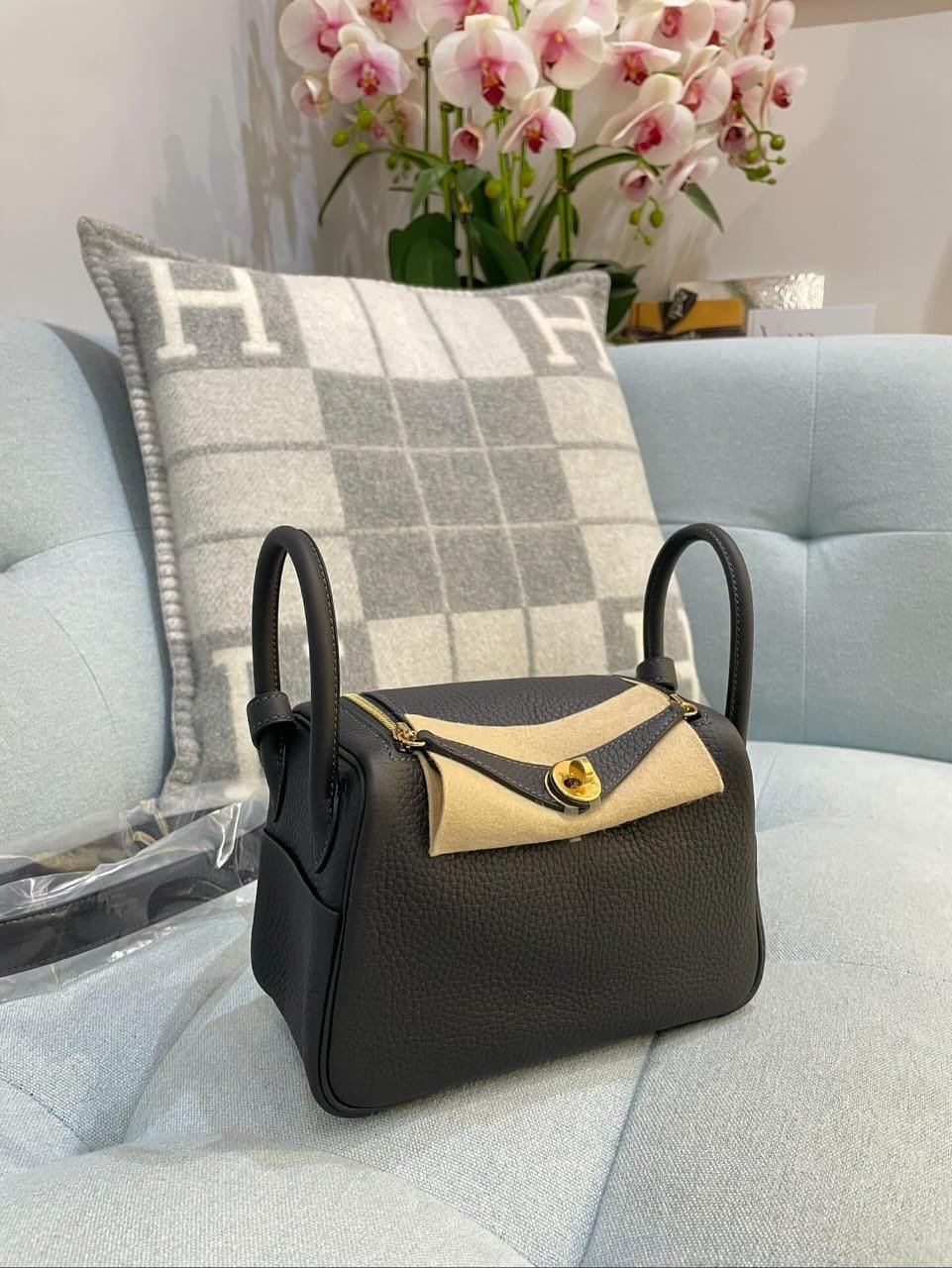 chained handbags