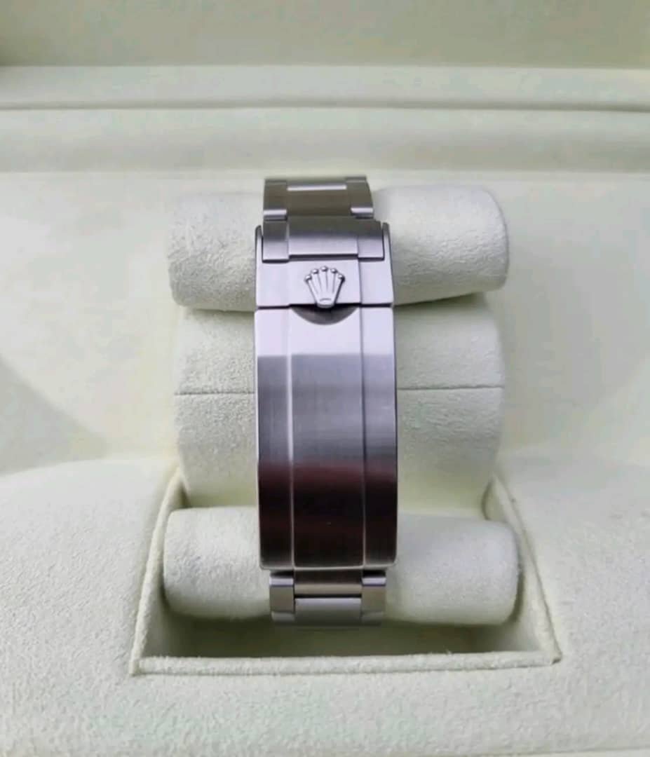 Pre Owned Rolex Submariner 116610LN Oyster Bracelet Detai