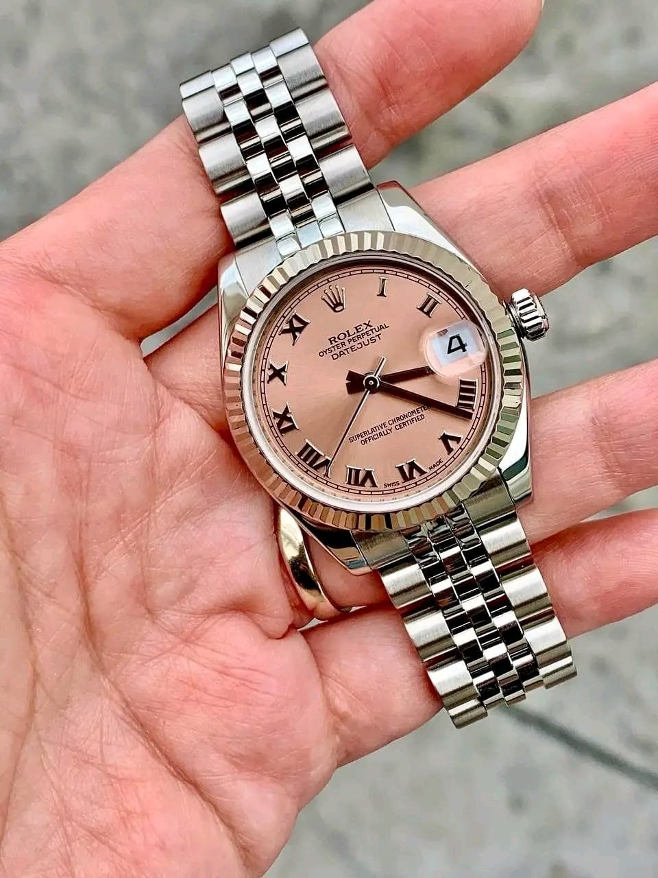 bust down rolex Rolex Ladies Datejust 178274 White Gold Fluted Bezel Close-Up