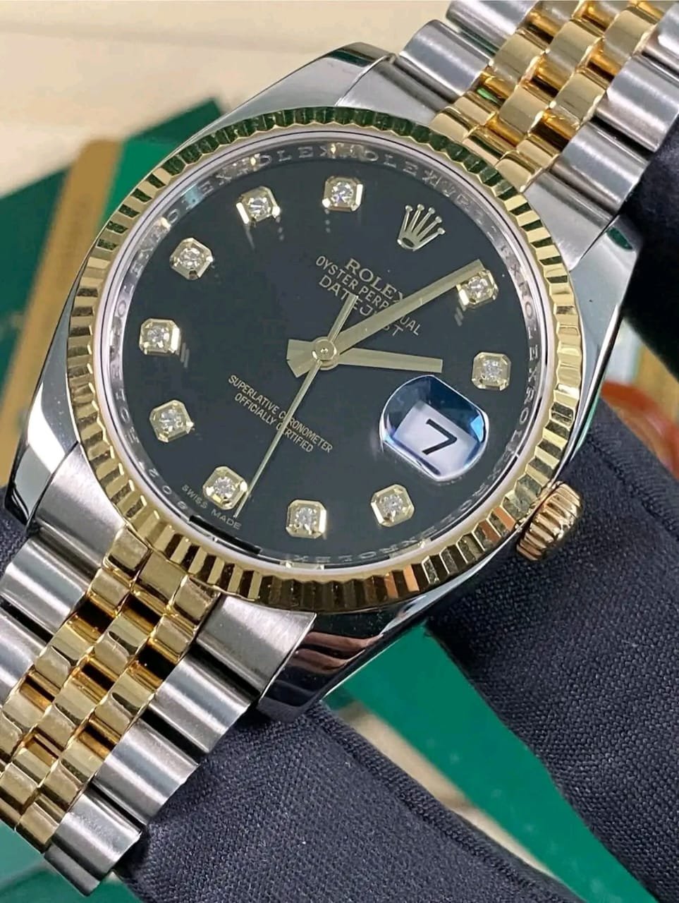 Rolex Datejust 116233 18K Yellow Gold Fluted Bezel Close-Up