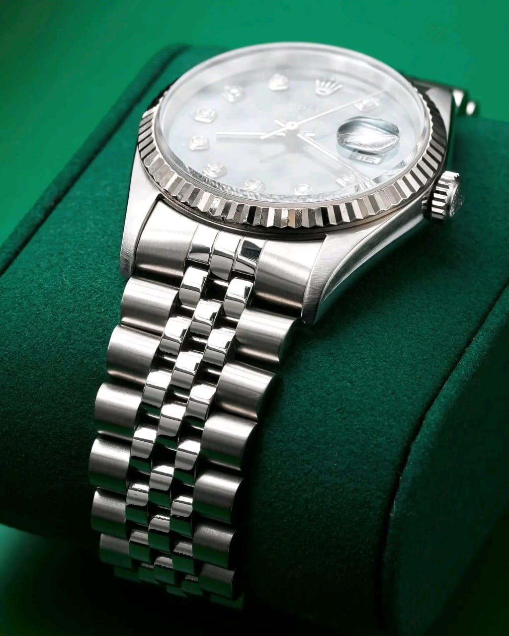Rolex Datejust 16200 Fluted Bezel Close-Up second hand watches rolex