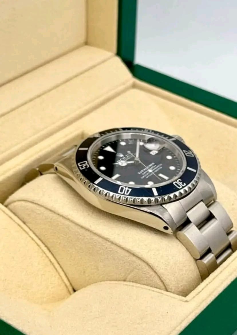 Rolex Submariner 16800 Ghost Bezel Close-Up
