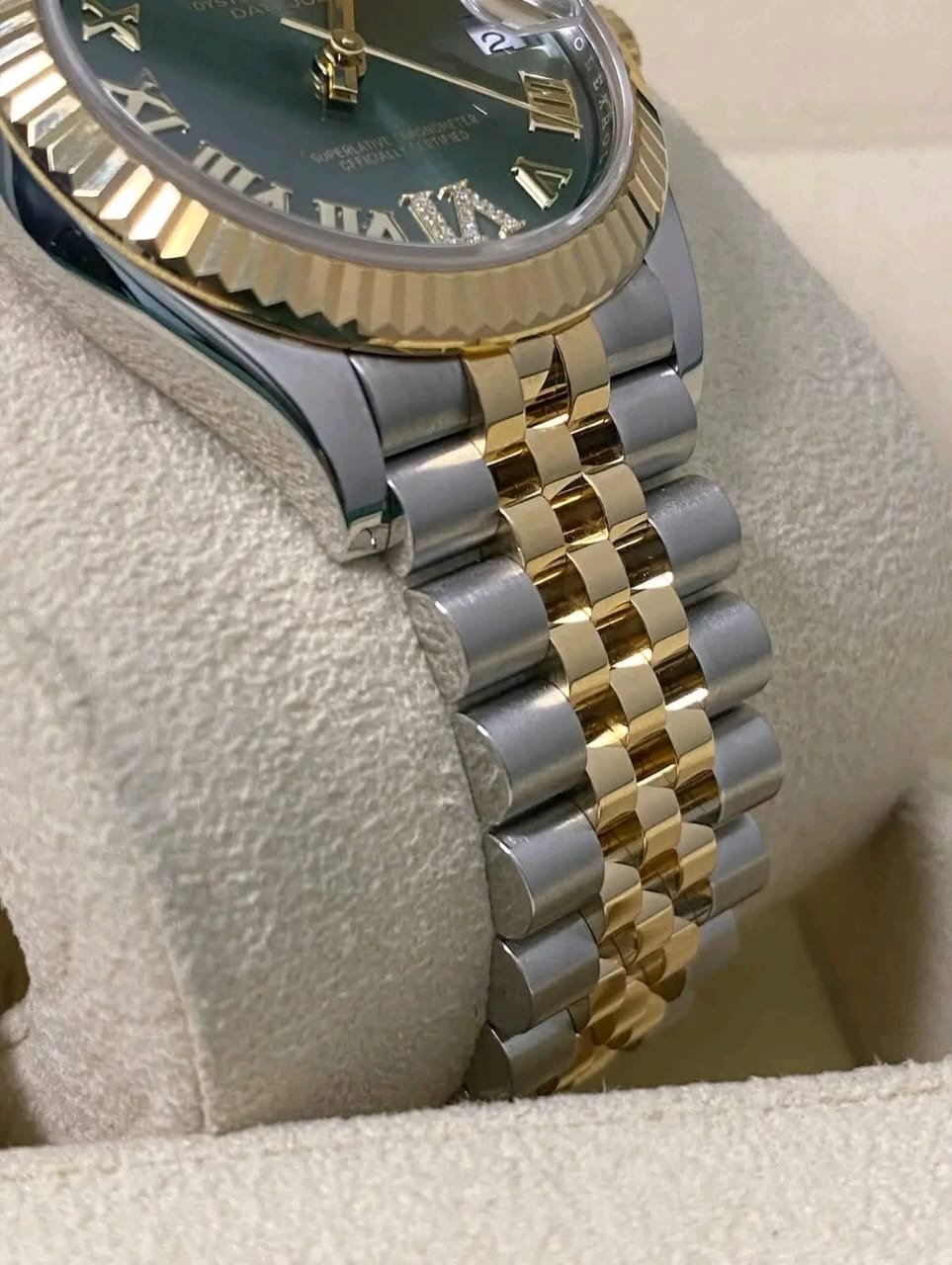 Rolex Datejust 31 Yellow Gold Fluted Bezel Detail