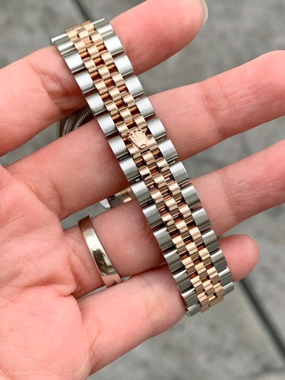 Rolex Ladies Datejust Two-Tone Jubilee Bracelet Macro