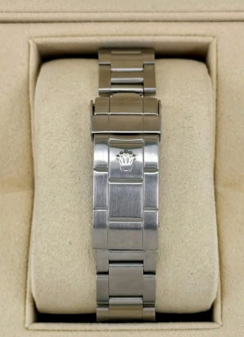 Rolex Submariner 16800 Two Bracelets Overview