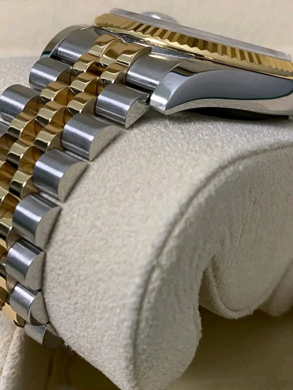 Rolex Datejust 116233 Case Thickness and Two-Tone Detail